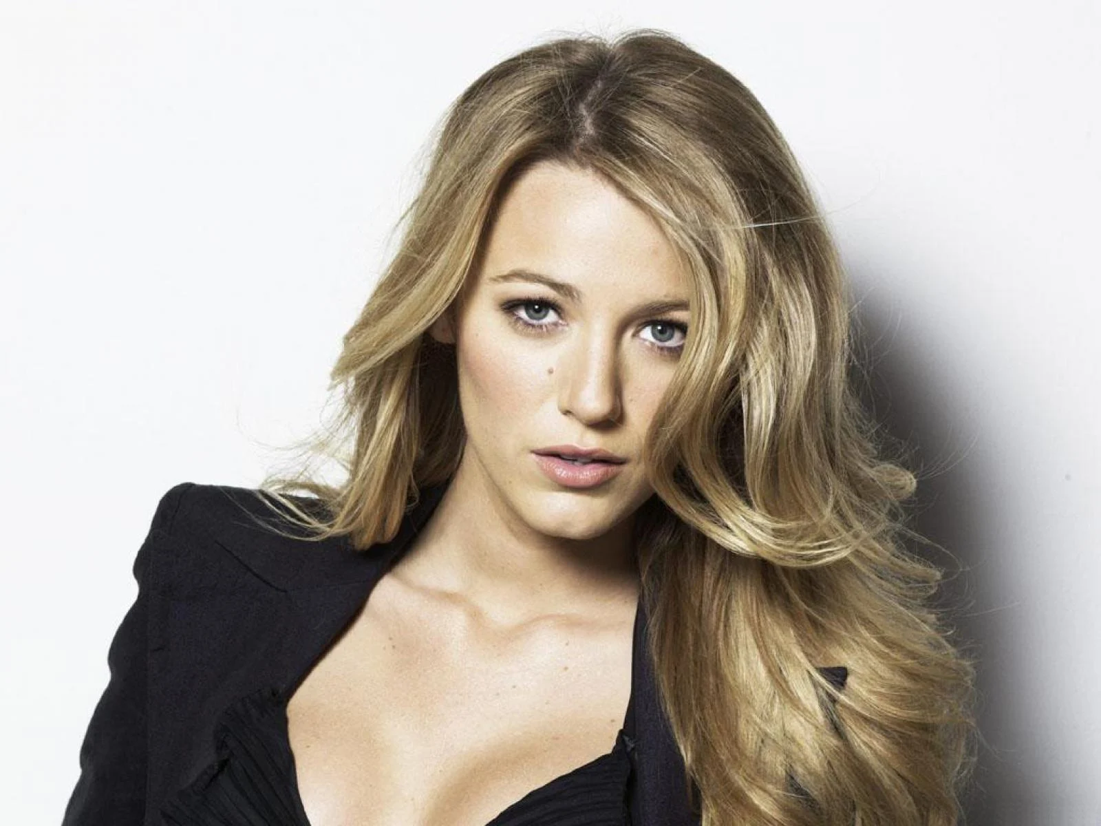 Stil Blake Lively u uredu