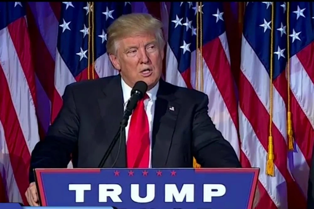 Donald Trump promijenio retoriku i u svom prvom govoru nahvalio Hillary Clinton