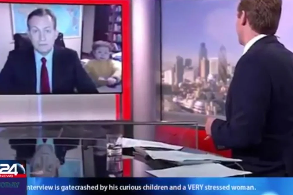 Djeca upala u kadar ocu koji se iz svog doma javio u BBC-evu emisiju