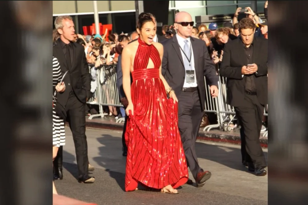 Glumica Gal Gadot na premijeru svog novog filma “Wonder Woman” došla u ravnim sandalama