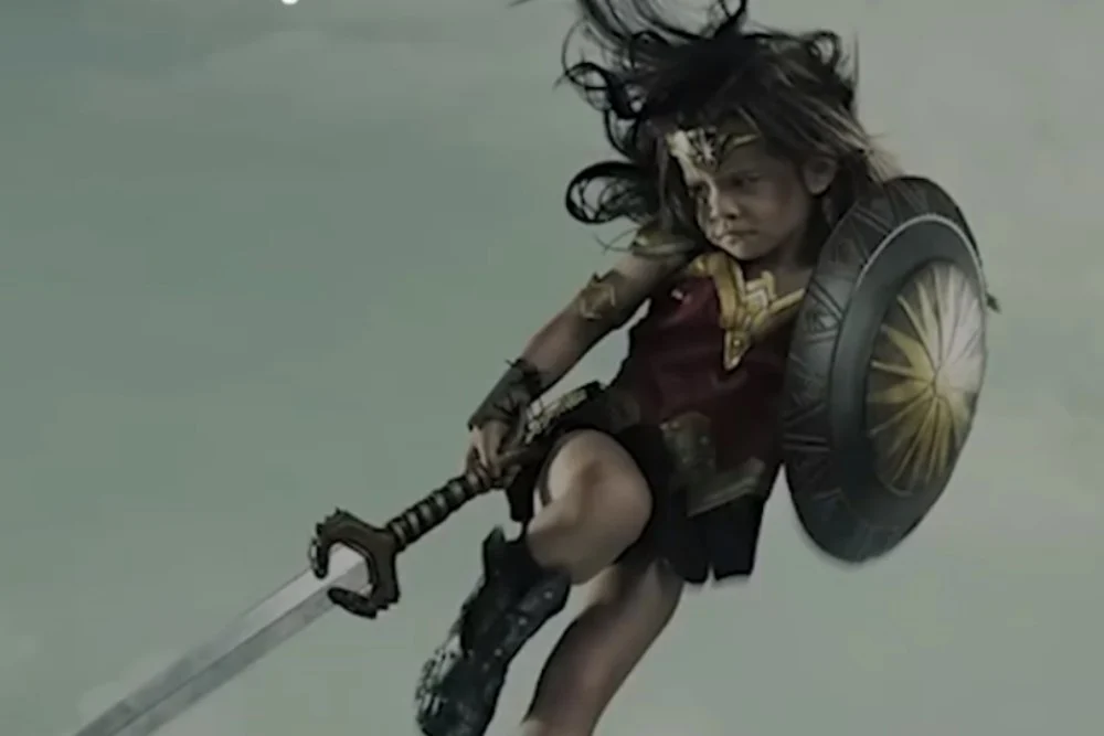 Wonder Woman manija se nastavlja – otac djevojčici priredio profesionalno fotografiranje u stilu superjunakinje