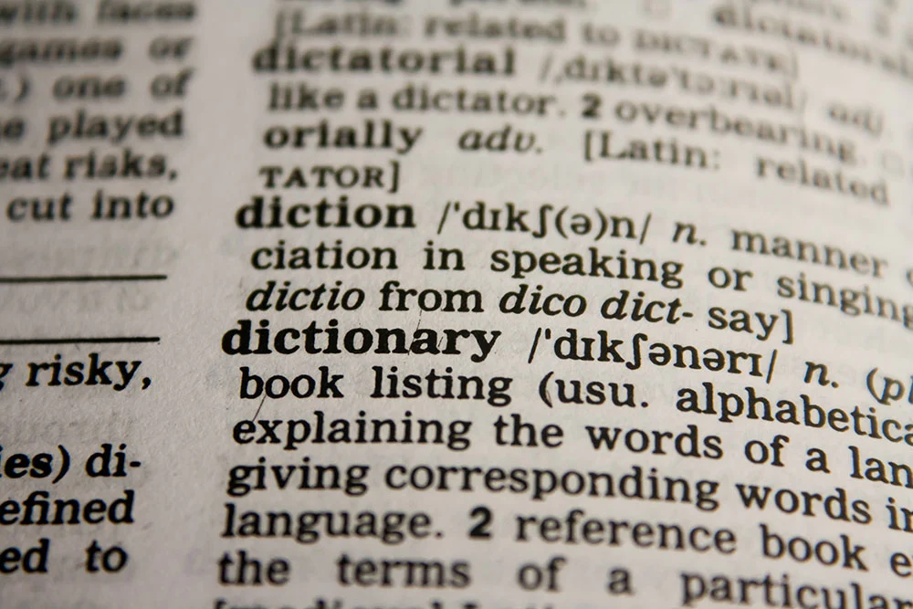 Jezični savjetnik: Raste trava zelena, a na njoj zgrada velika…