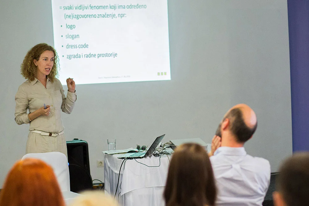 Našim članicama Što ako ipak poklanja sat business coachinga