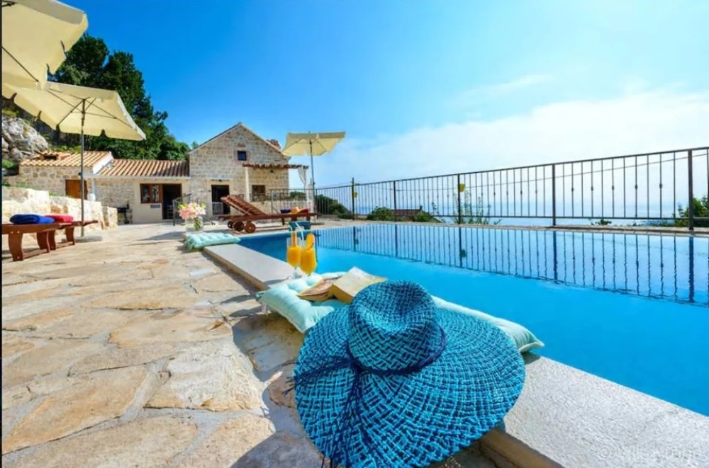 Iskoristite priliku za odmak od svakodnevice i krajem svibnja u ženskom društvu posjetite rustikalnu villu Stone u Dubrovniku