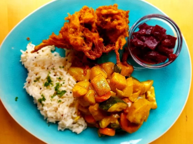 Što jesti ovoga tjedna? Simple green za vas priprema kitchari, jambalayu, bulgur s povrćem i veganske ćevape!