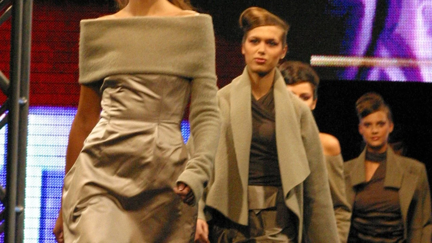Slow fashion vs. fast fashion