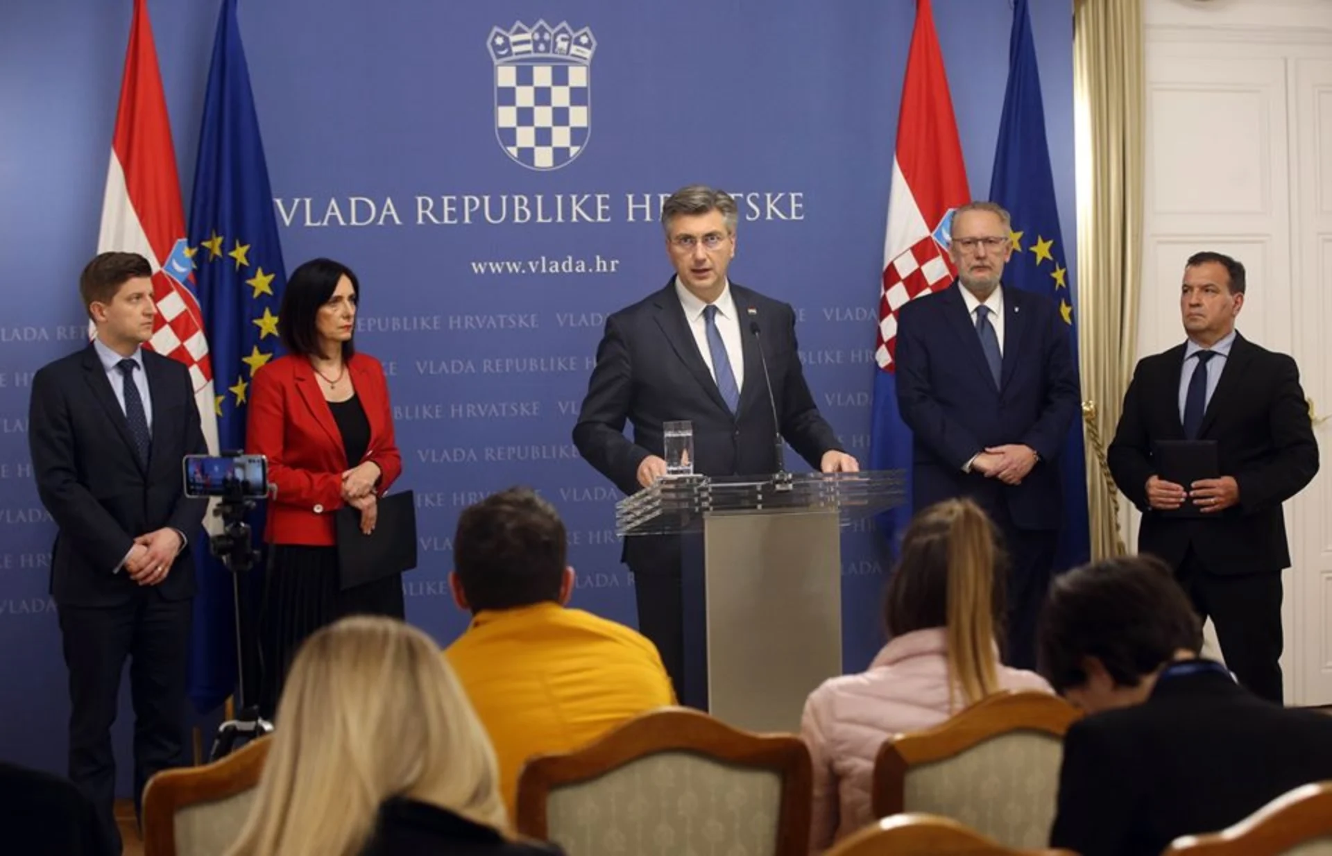 Prve gospodarske mjere: Odgađa se plaćanje poreza na dohodak i dobit, ali i doprinosa!