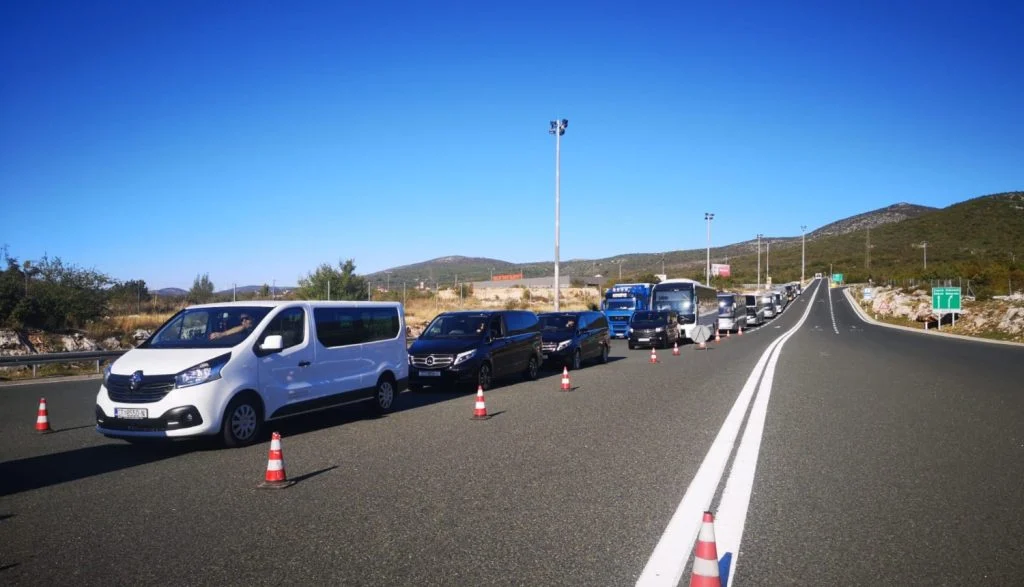 Povremeni prijevoznici: “Hoćemo li na Dan mrtvih obilaziti grobove naših najmilijih ili ćemo pokapati naše tvrtke?”
