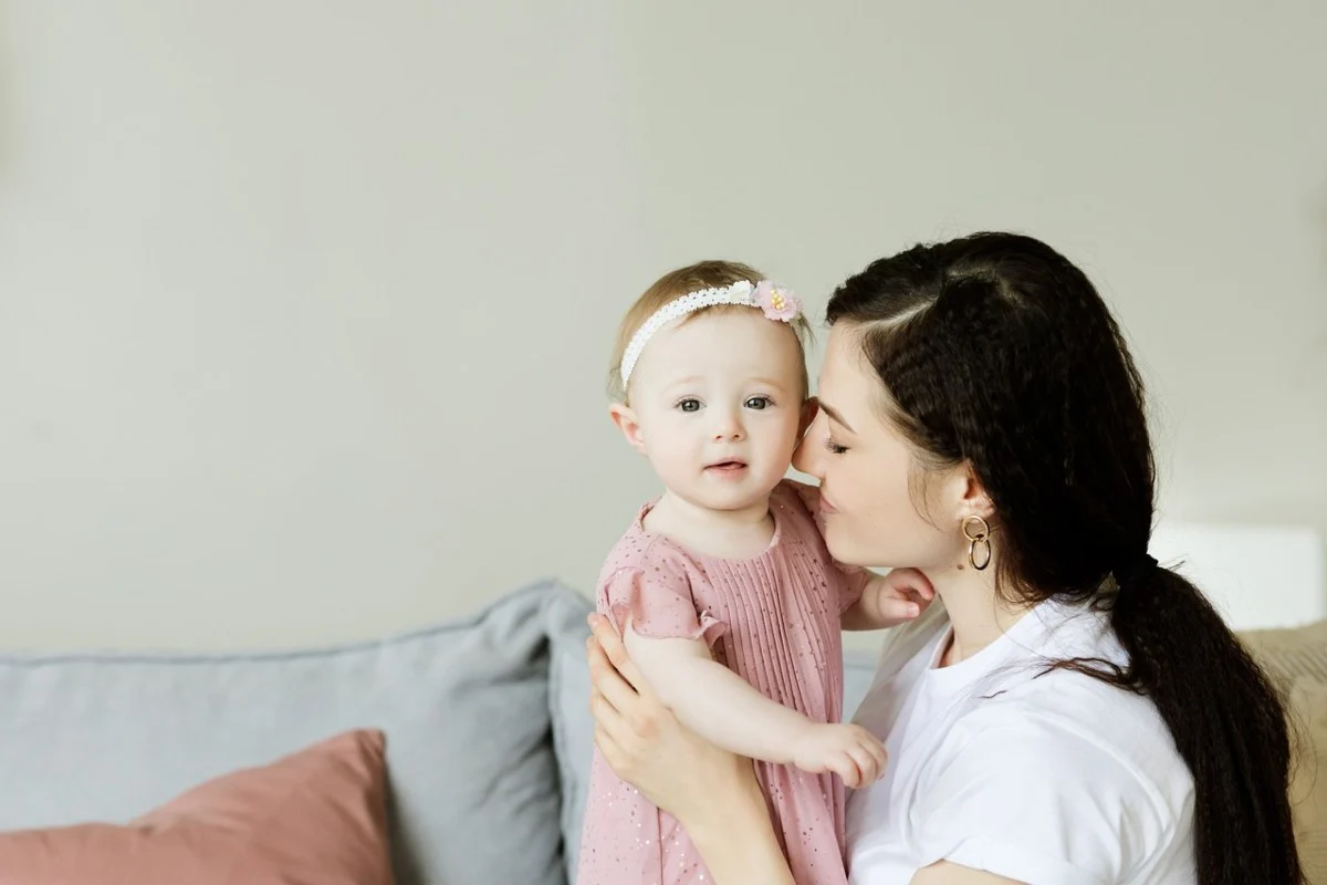 Često čujete negativne komentare jer ste mlada mama? Evo kako prestati brinuti o njima!