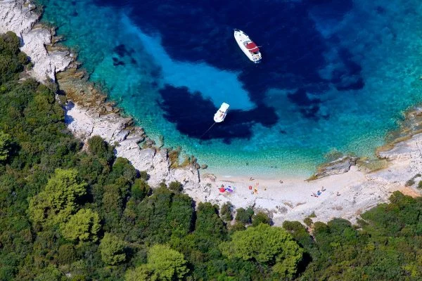 Tražite najljepše plaže za opuštanje na Jadranu? Ovo su prijedlozi naših članica!