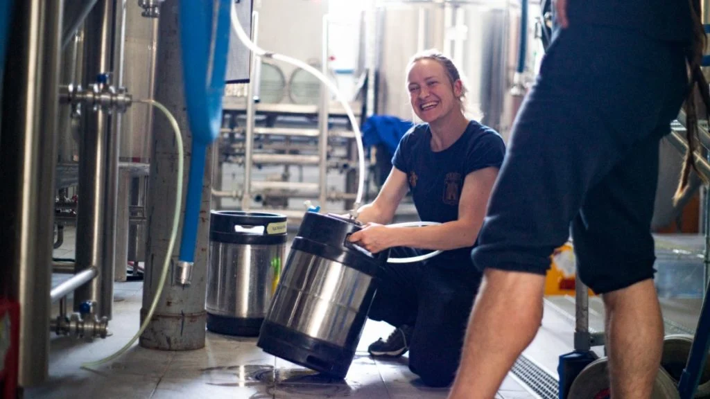 Budi Neposlušna! NEMA LABAVO, SAMO ŽENSKI I UZ PIVO