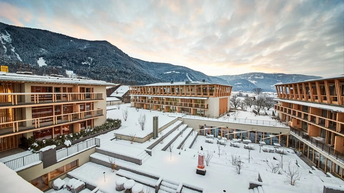 Otmjena ponuda u starom klasiku za zimovanje! Falkensteiner Hotel u Kronplatzu