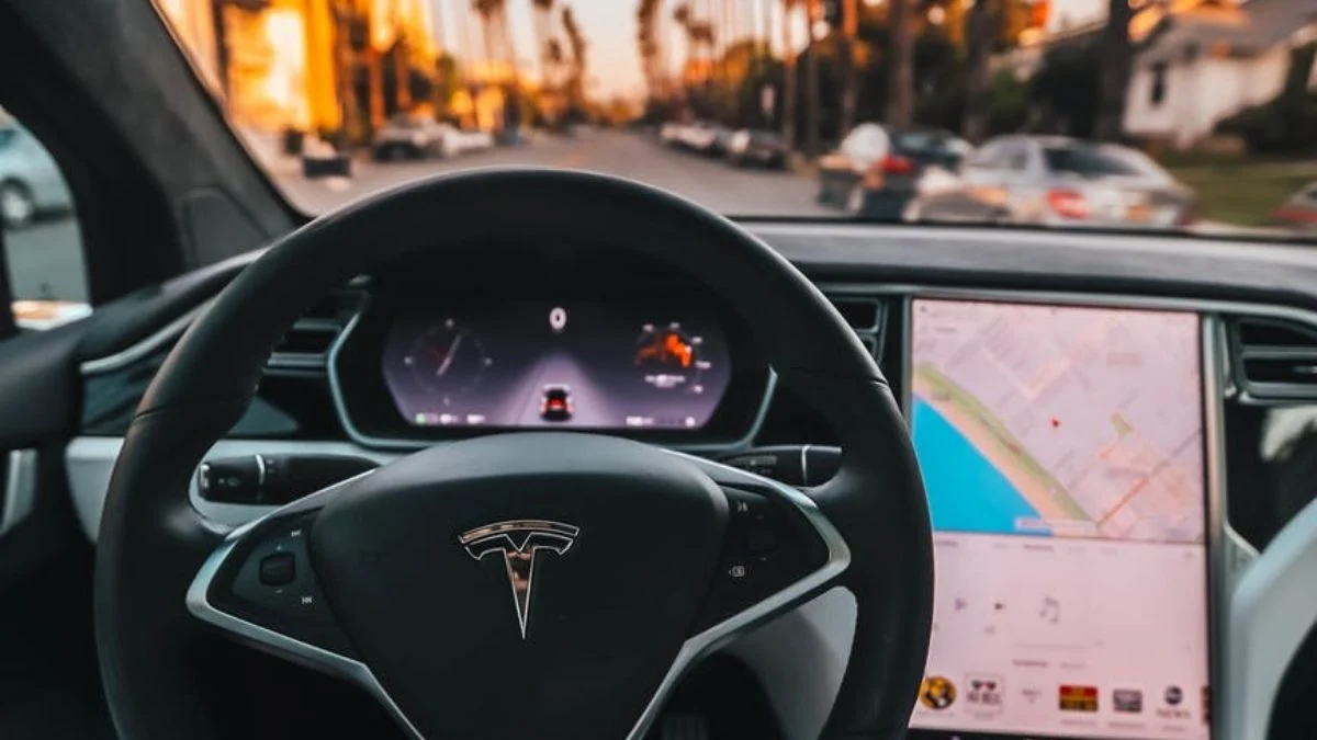 Rođena prva Tesla beba! Rodila na prednjem sjedalu dok je auto bio na autopilotu