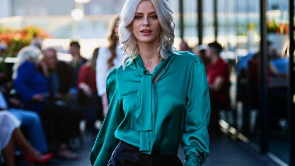 Zašto volimo svilene košulje? Ovaj bezvremenski komad zrači elegancijom i profinjenošću