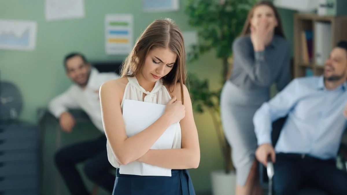 „Samo sam se šalio, zašto si tako osjetljiva?“ – Znate li što je gaslighting i kako prepoznati da vam se događa na poslu?