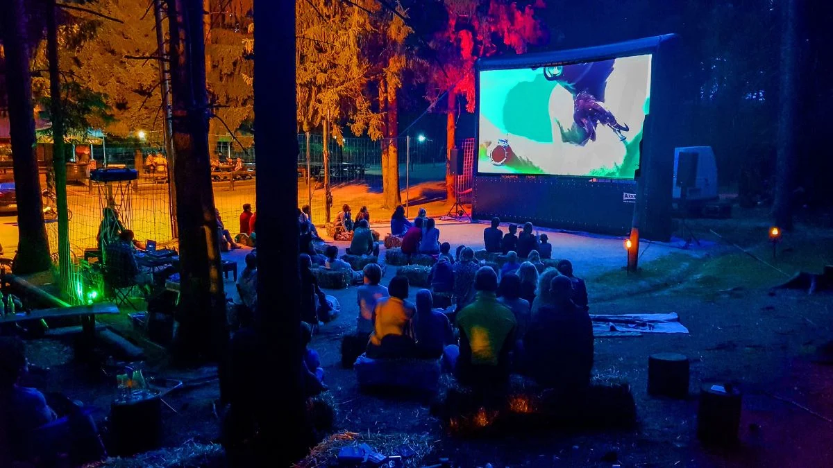 Neizostavno ljetno kino – Tuškanac, Bačvice ili Žumberak?