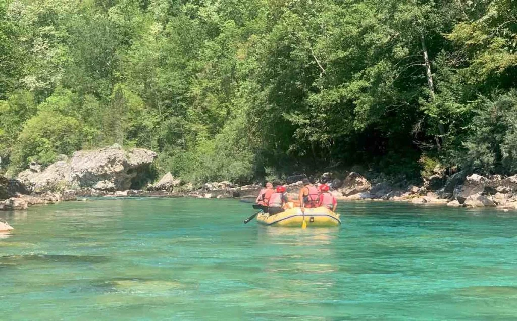 Uživajte u raftingu na jedinoj pitkoj rijeci u Evropi u kanjonu Tare, drugom najdubljem kanjonu na svijetu