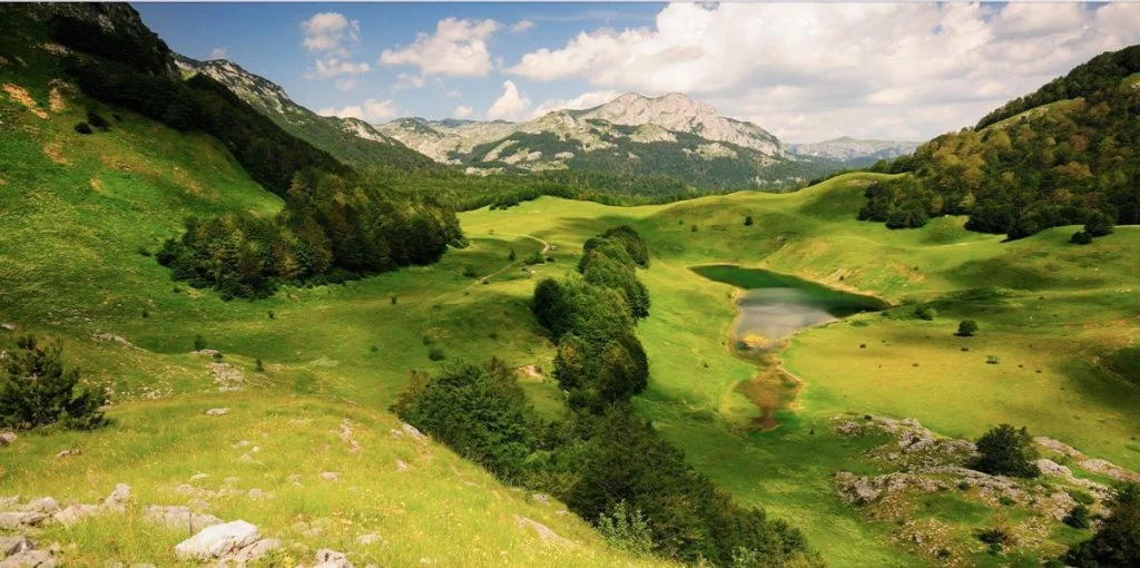 Posjetite Zelengoru, njenih 11 jezera i srcoliko Trnovačko jezero