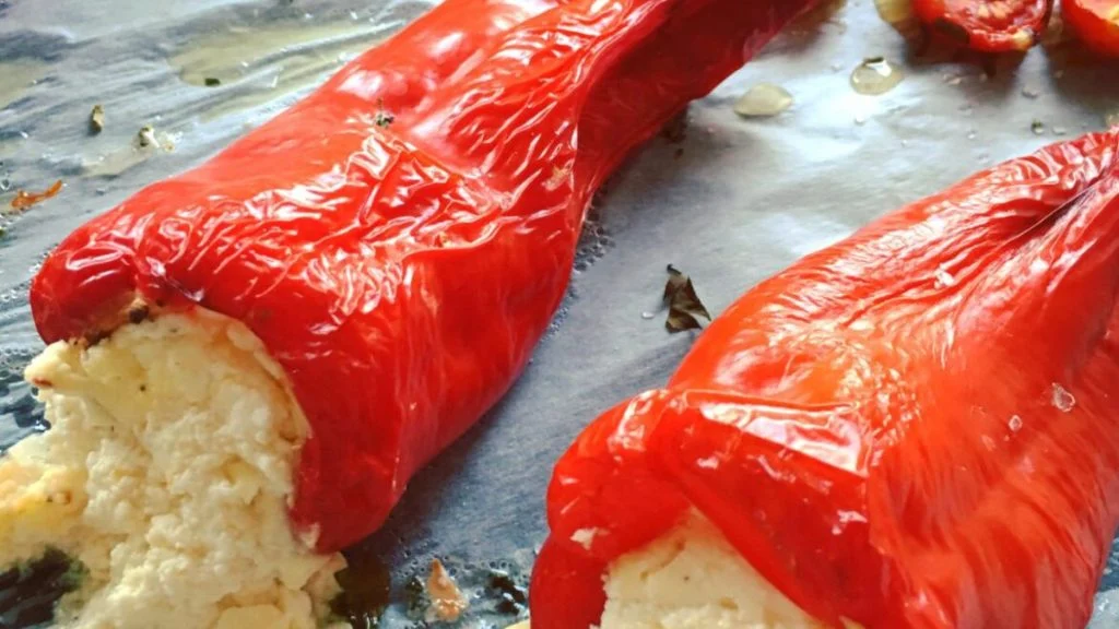 Zapečene paprike sa skutom – ukusan ručak za par minuta