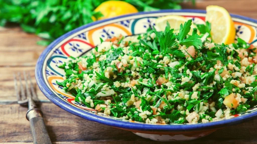 Savršena ljetna salata s bulgurom i špinatom