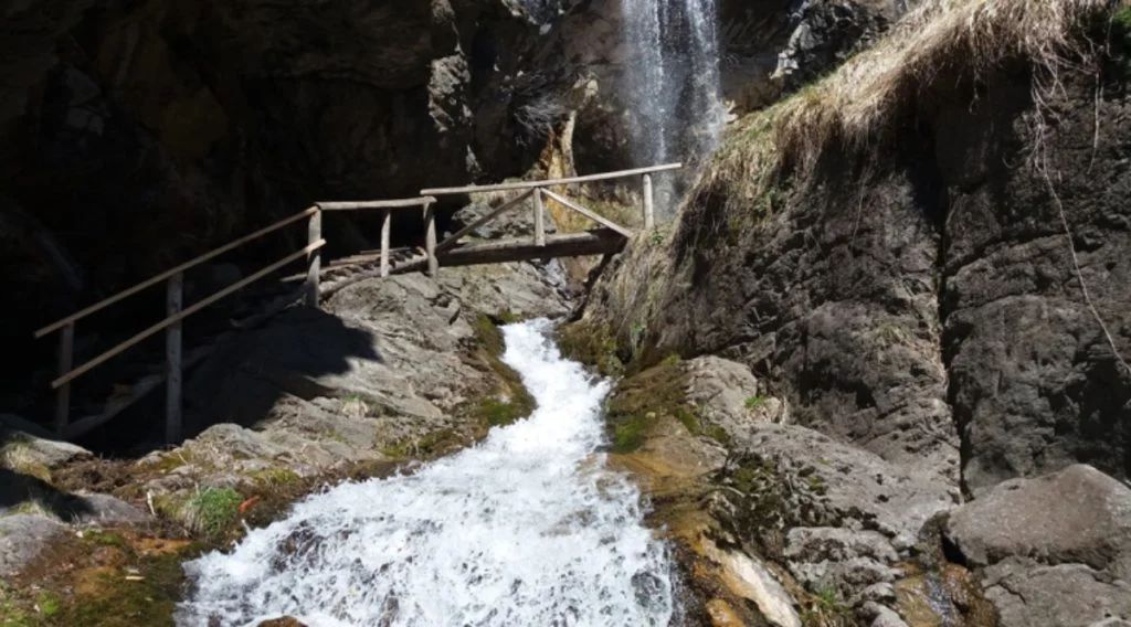 Posjetite skriveni dragulj na Vranici-Ždrimački vodopad