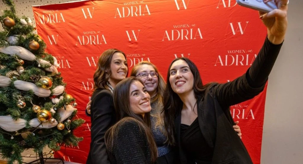 U Zagrebu održale božićni party – preko 100 žena pratilo nogomet