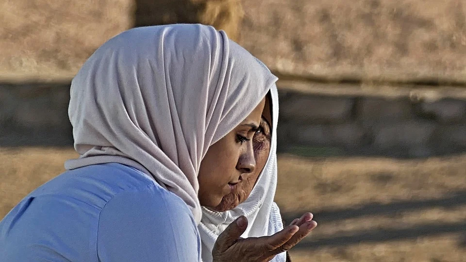 Iran nadzornim kamerama provjerava nose li žene hijab