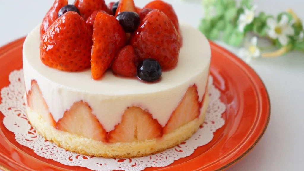 Sočna torta od jagoda – sezonsko voće za rapsodiju okusa