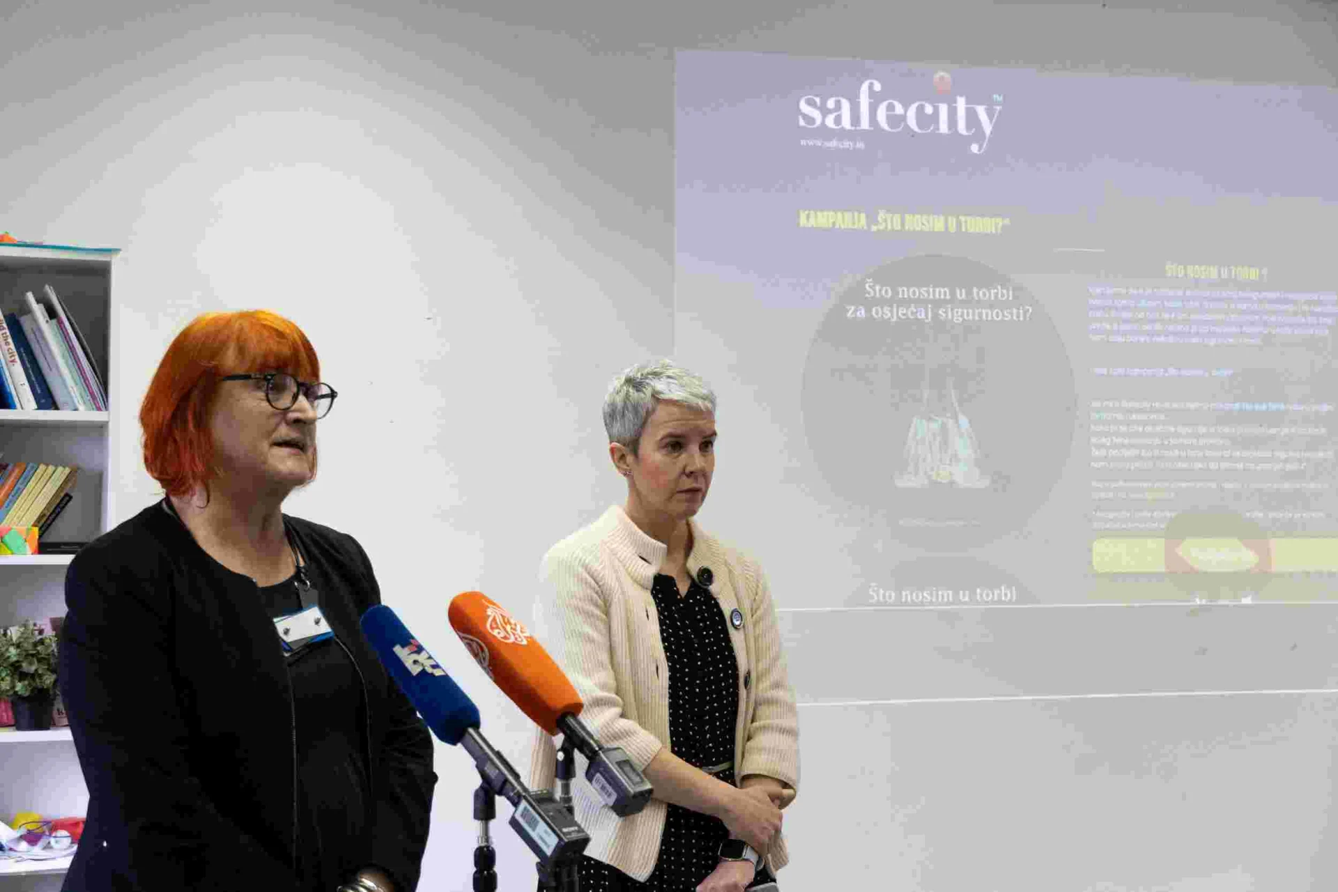 U torbi suzavac, skalpeli, noževi. Nema kraja uličnom uznemiravanju žena