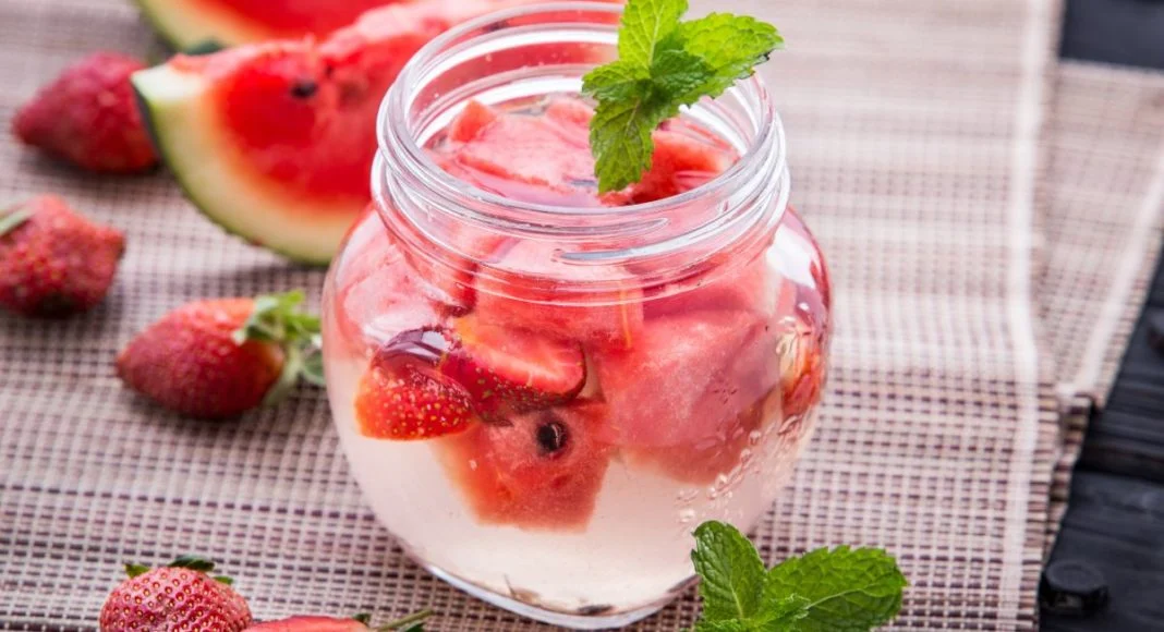 Osvježenje i detox u jednom! Aromatizirane vode su nas osvojile