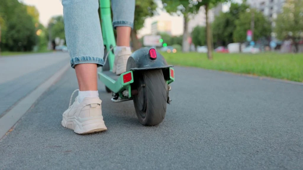 Brzo i (ne)efikasno: Zbog električnih romobila tjedno u bolnici završi sedmero djece
