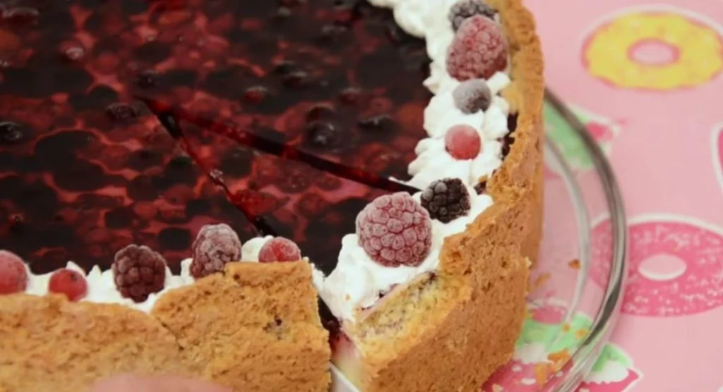 Ova mileram torta sa šumskim voćem zasladit će vam dan