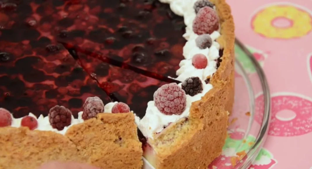Ova mileram torta sa šumskim voćem zasladit će vam dan