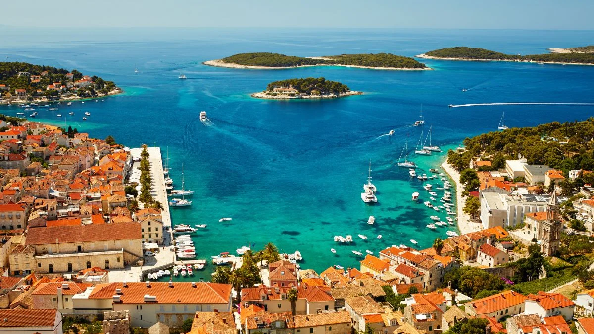 Evo razloga zašto u predsezoni bježimo na Hvar