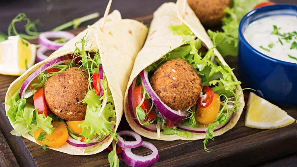 Falafel wraps: u 10 minuta i 10 sastojaka do savršenog ljetnog ručka