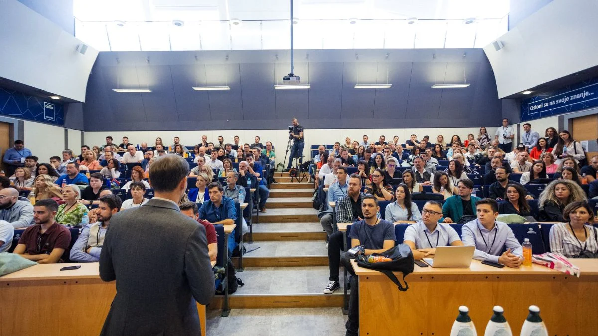 Svaka druga osoba redovito kupuje online. Kako ostati relevantan doznajemo na regionalnoj eCommerce konferenciji