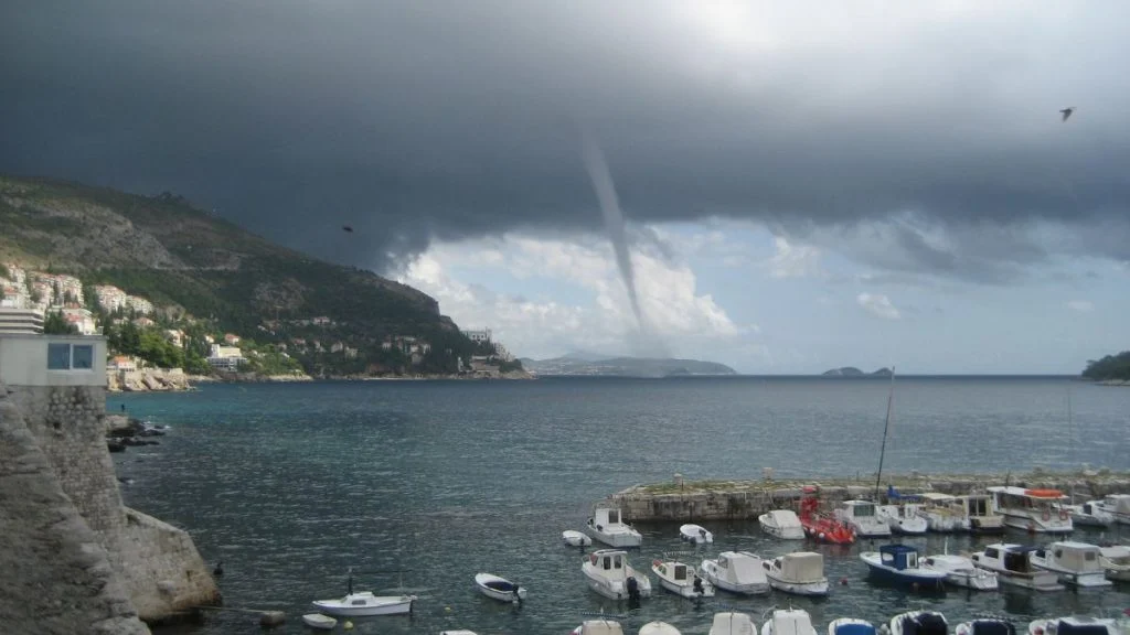 Stižu obilni pljuskovi i grmljavina. Dvije regije pod narančastim meteoalarmom