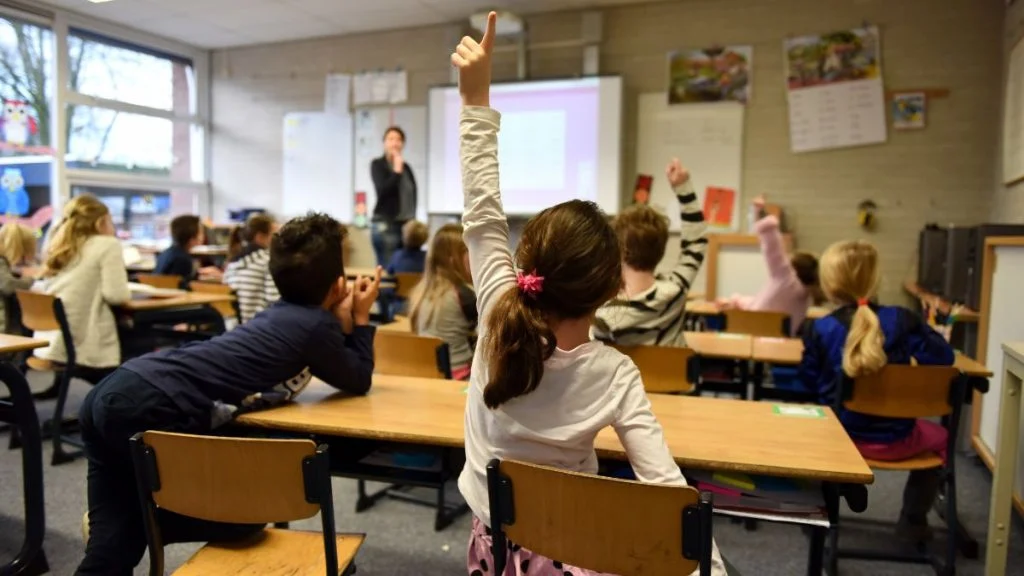 14 djece ispisano iz razreda zbog jednog učenika. Učiteljici je to prešućeno, sad joj prijeti otkaz