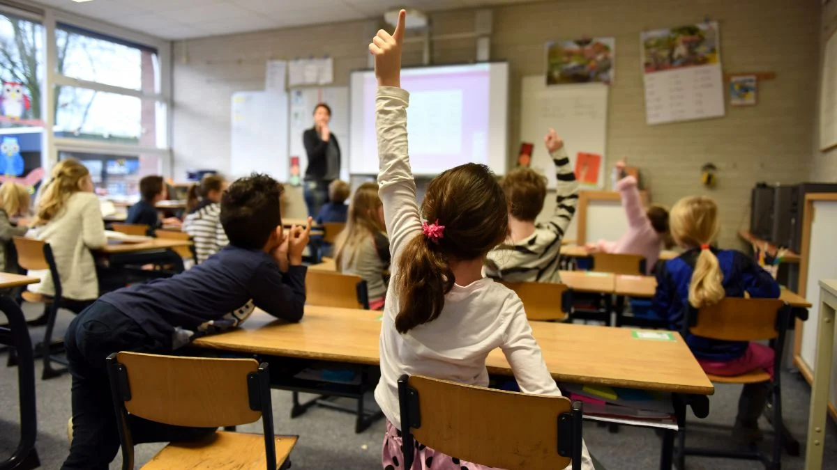 14 djece ispisano iz razreda zbog jednog učenika. Učiteljici je to prešućeno, sad joj prijeti otkaz