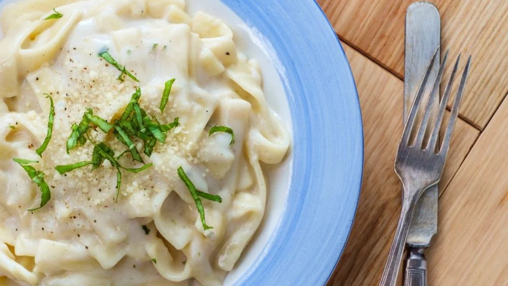 Recept za brzi ručak ili večeru: Fettuccine s češnjakom i parmezanom