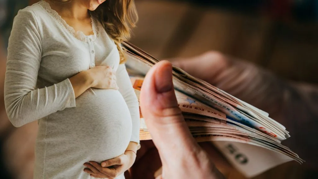 ‘Sramotno i mizerno’. Naknadom od 560 eura trudnice se kažnjava jer moraju na bolovanje