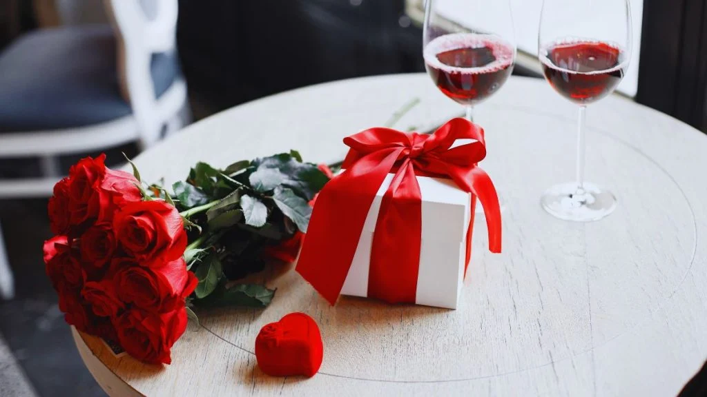 Pokloni za Valentinovo: 5 ideja koje će oduševiti i nju i njega!
