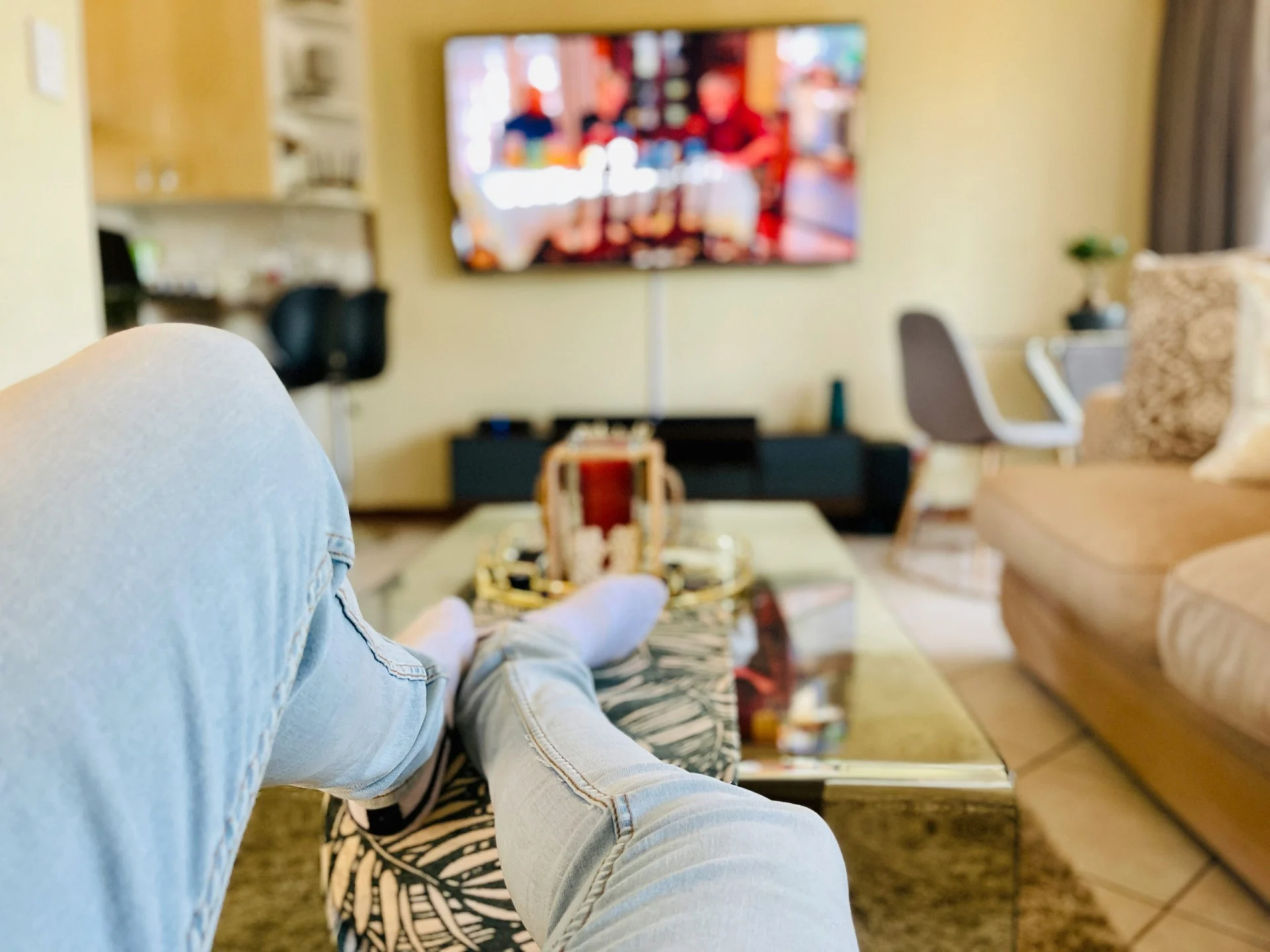 Što je to binge watching i zašto nas tako lako “povuče”?