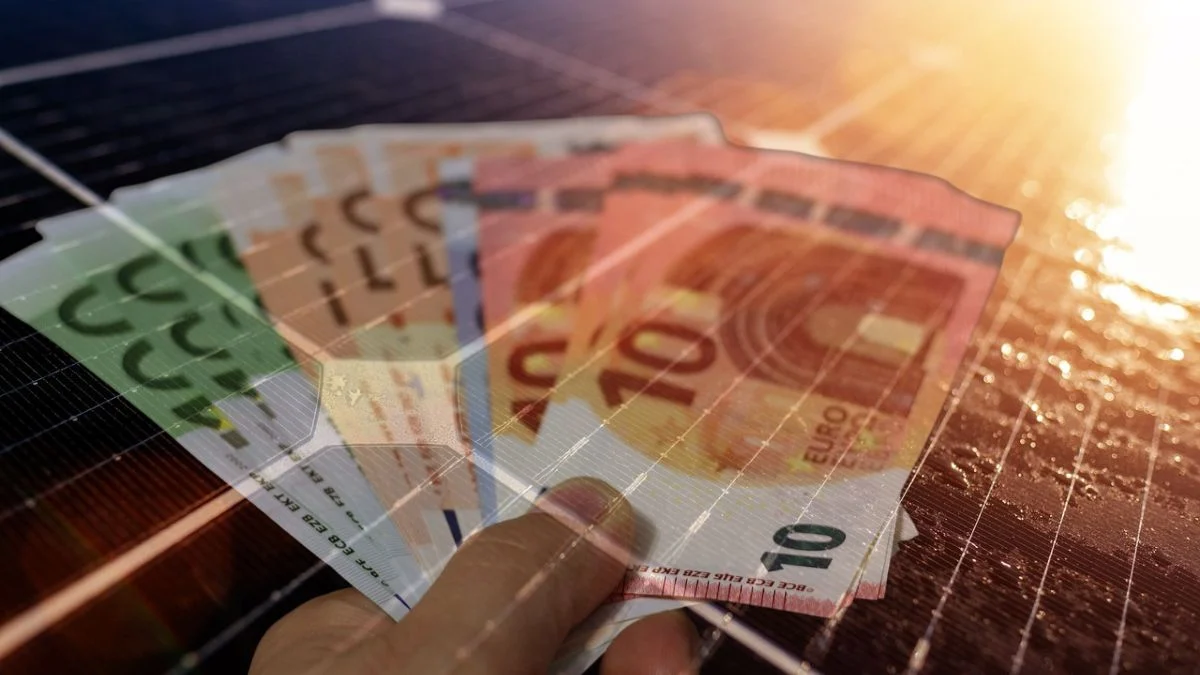Krenule prijave za poticaje za solare na krovovima kuća, a ujesen stiže novac za one izgrađene  – lani!