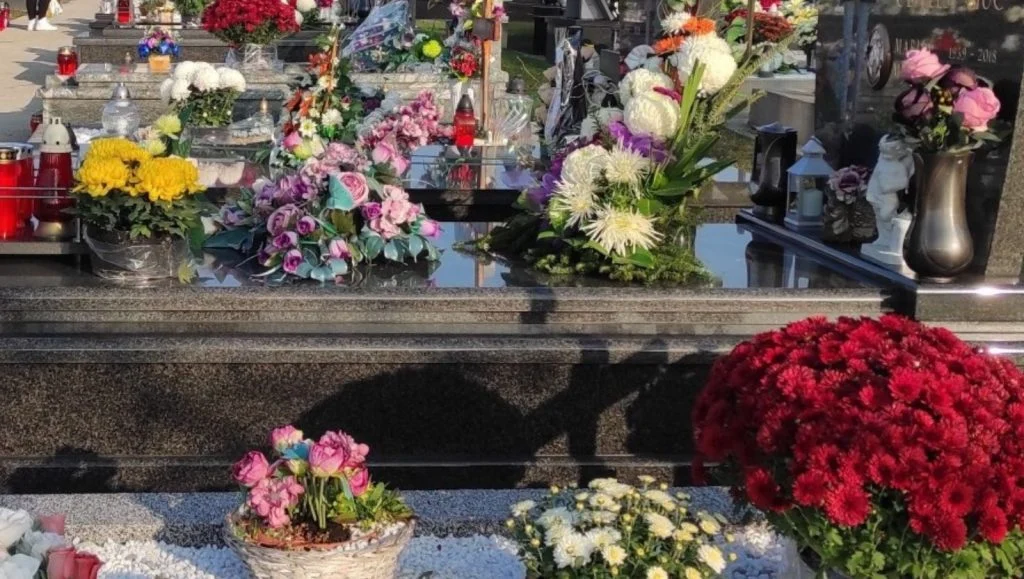 Svijeće, krizanteme i sjećanja: Što znače Sisvete i zašto groblja pretvaramo u more svjetlosti