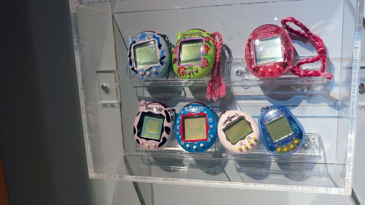 Tamagotchi napunio 30 godina, a voli ga i generacija Z kao – modni dodatak