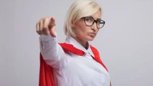 Lakše prolaze one koje ne „talasaju”: Istraživanje o ženama, usponu do liderskih pozicija i pravilima igre