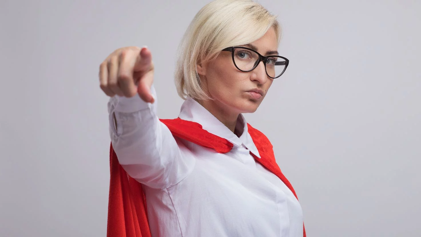 Lakše prolaze one koje ne „talasaju”: Istraživanje o ženama, usponu do liderskih pozicija i pravilima igre