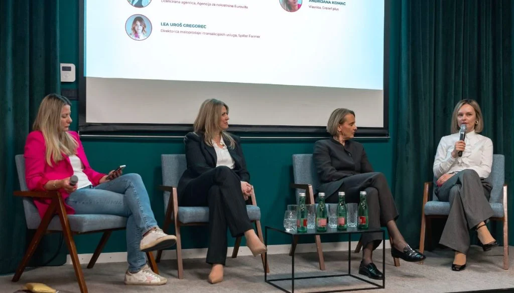 žene u građevini, panel