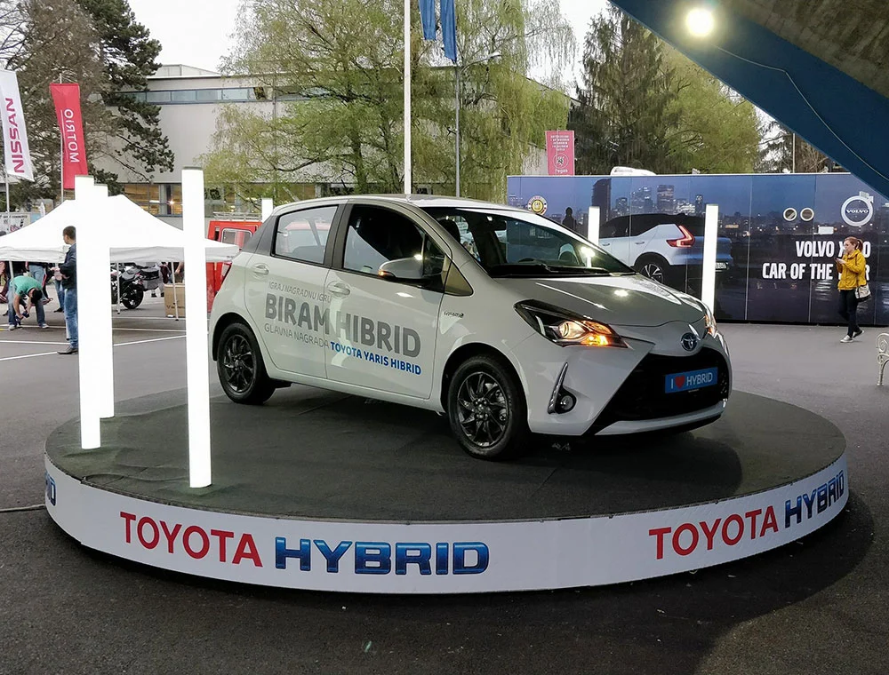 hibridni automobil